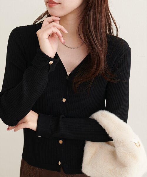natural couture(ナチュラルクチュール)の「接触冷感UVアンチピリング オリジナル釦リブ編みVネックカーディガン(カーディガン/ボレロ・レディース・ブラウン/ブラック/ピンクベージュ/ボルドー/オフホワイト・FREE)」の16枚目の写真