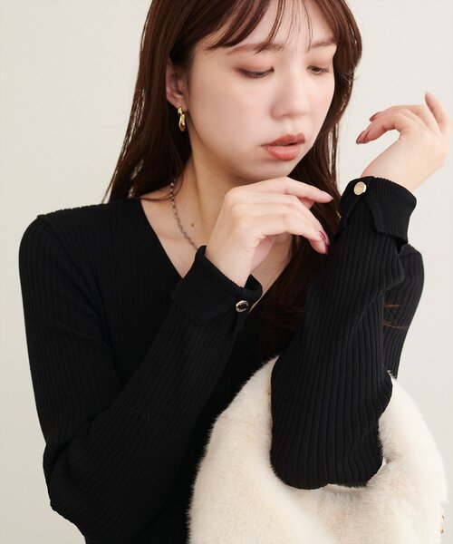 natural couture(ナチュラルクチュール)の「接触冷感UVアンチピリング オリジナル釦リブ編みVネックカーディガン(カーディガン/ボレロ・レディース・ブラウン/ブラック/ピンクベージュ/ボルドー/オフホワイト・FREE)」の17枚目の写真