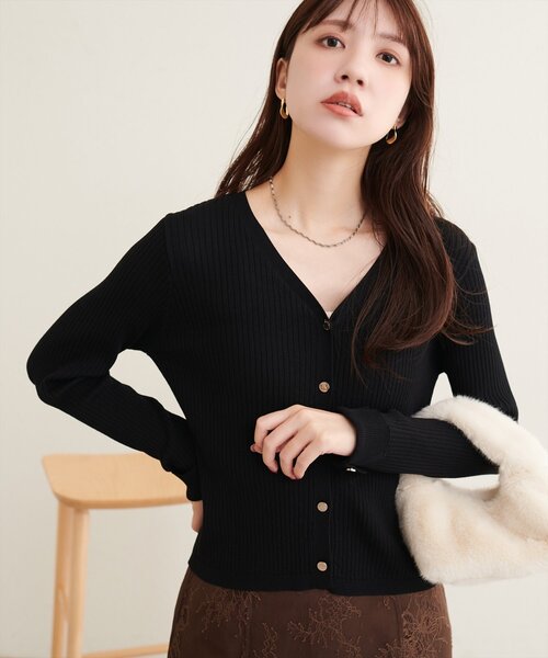 natural couture(ナチュラルクチュール)の「接触冷感UVアンチピリング オリジナル釦リブ編みVネックカーディガン(カーディガン/ボレロ・レディース・ブラウン/ブラック/ピンクベージュ/ボルドー/オフホワイト・FREE)」の18枚目の写真