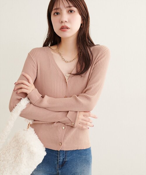 natural couture(ナチュラルクチュール)の「接触冷感UVアンチピリング オリジナル釦リブ編みVネックカーディガン(カーディガン/ボレロ・レディース・ブラウン/ブラック/ピンクベージュ/ボルドー/オフホワイト・FREE)」の22枚目の写真