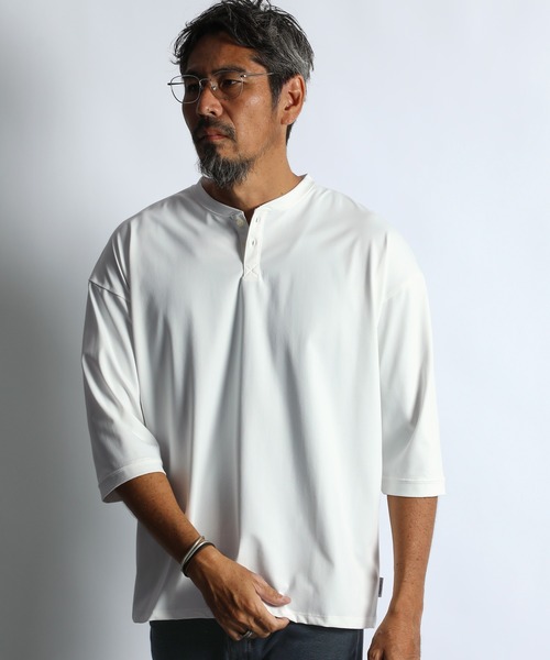The DUFFER of ST.GEORGE(ザダファーオブセントジョージ)の「「AIR FLEX」3/4 SLEEVE HENLEY NECK TEE:機能素材 「エアフレックス」7分袖 ヘンリーネック Tシャツ / ストレッチ / 軽量 / ナイロンプレーティング(Tシャツ/カットソー・メンズ・ホワイト/ネイビー/ブルーグレー・LARGE/X-LARGE/SMALL/MEDIUM)」の1枚目の写真