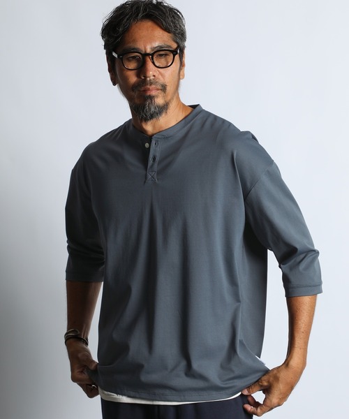 The DUFFER of ST.GEORGE(ザダファーオブセントジョージ)の「「AIR FLEX」3/4 SLEEVE HENLEY NECK TEE:機能素材 「エアフレックス」7分袖 ヘンリーネック Tシャツ / ストレッチ / 軽量 / ナイロンプレーティング(Tシャツ/カットソー・メンズ・ホワイト/ネイビー/ブルーグレー・LARGE/X-LARGE/SMALL/MEDIUM)」の2枚目の写真