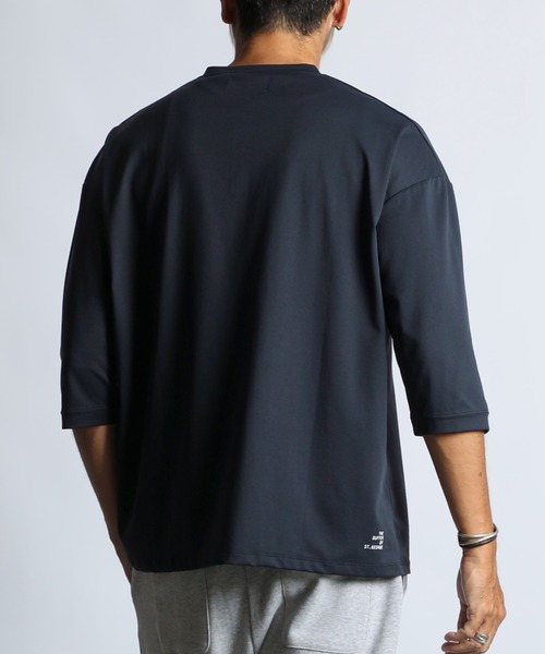 The DUFFER of ST.GEORGE(ザダファーオブセントジョージ)の「「AIR FLEX」3/4 SLEEVE HENLEY NECK TEE:機能素材 「エアフレックス」7分袖 ヘンリーネック Tシャツ / ストレッチ / 軽量 / ナイロンプレーティング(Tシャツ/カットソー・メンズ・ホワイト/ネイビー/ブルーグレー・LARGE/X-LARGE/SMALL/MEDIUM)」の11枚目の写真