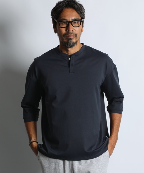 The DUFFER of ST.GEORGE(ザダファーオブセントジョージ)の「「AIR FLEX」3/4 SLEEVE HENLEY NECK TEE:機能素材 「エアフレックス」7分袖 ヘンリーネック Tシャツ / ストレッチ / 軽量 / ナイロンプレーティング(Tシャツ/カットソー・メンズ・ホワイト/ネイビー/ブルーグレー・LARGE/X-LARGE/SMALL/MEDIUM)」の8枚目の写真