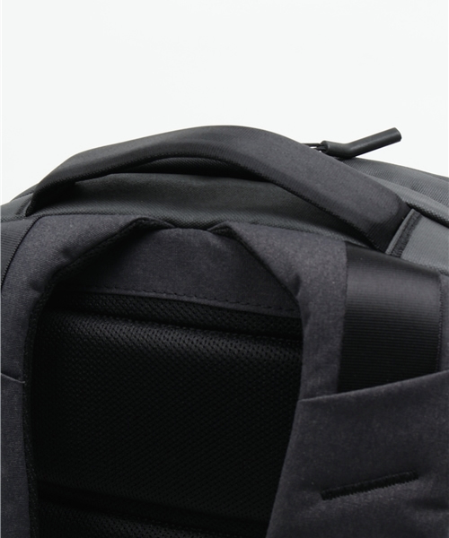 incase(インケース)の「CL55452 City Collection Compact Backpack(バックパック/リュック・メンズ・ブラック・ONE SIZE)」の10枚目の写真