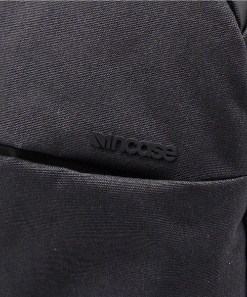incase(インケース)の「CL55452 City Collection Compact Backpack(バックパック/リュック・メンズ・ブラック・ONE SIZE)」の4枚目の写真