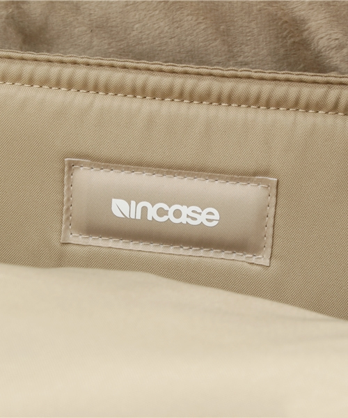 incase(インケース)の「CL55452 City Collection Compact Backpack(バックパック/リュック・メンズ・ブラック・ONE SIZE)」の8枚目の写真