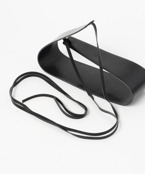 Khaju（カージュ）の「Khaju:レザーワイドワインディングベルト（ベルト・レディース・ブラック/ベージュ・ONE SIZE）」の4枚目の写真