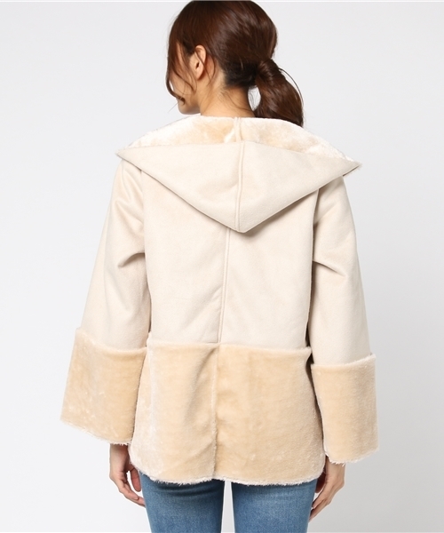 LBC（エルビーシー）の「フェイクスエードハーフボアジャケット                  （その他アウター・レディース・オフホワイト/ネイビー・LARGE/MEDIUM）」の7枚目の写真