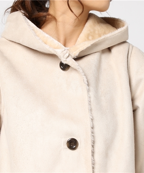 LBC（エルビーシー）の「フェイクスエードハーフボアジャケット                  （その他アウター・レディース・オフホワイト/ネイビー・LARGE/MEDIUM）」の4枚目の写真