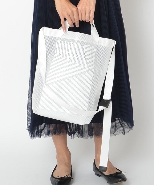 SOLPRESA(ソルプレーサ)の「クリアトートバッグ(サコッシュセット)(トートバッグ・レディース・ホワイト/ブラック/ネイビー/ゴールド/オレンジ/グリーン・ONESIZE)」の2枚目の写真