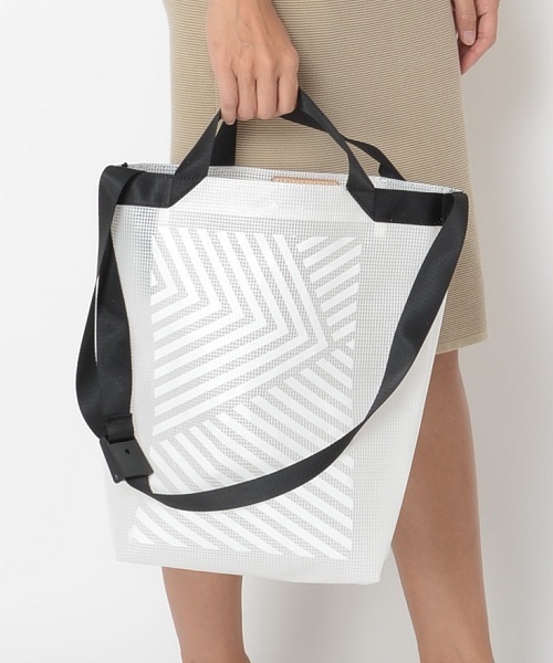 SOLPRESA(ソルプレーサ)の「クリアトートバッグ(サコッシュセット)(トートバッグ・レディース・ホワイト/ブラック/ネイビー/ゴールド/オレンジ/グリーン・ONESIZE)」の3枚目の写真