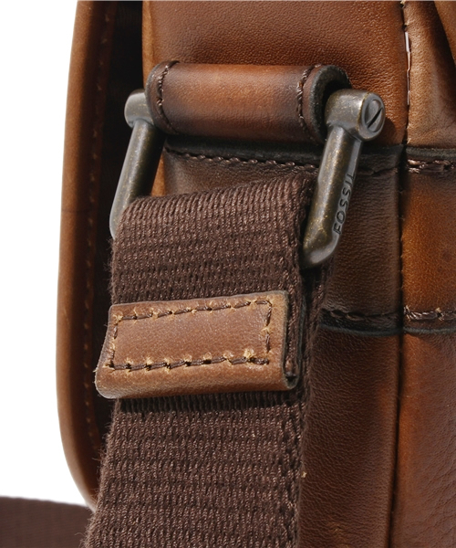 FOSSIL（フォッシル）の「ESTATE　MBG9091（ショルダーバッグ・メンズ・ベージュ系その他/ダークブラウン・FREE）」の5枚目の写真