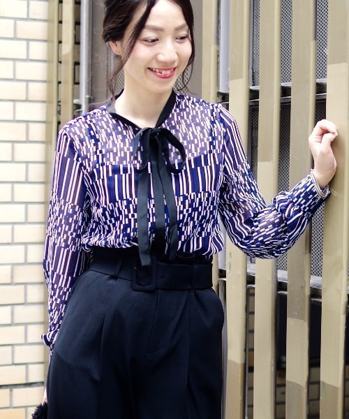 NARACAMICIE（ナラカミーチェ）の「オプティカルプリントリボン長袖