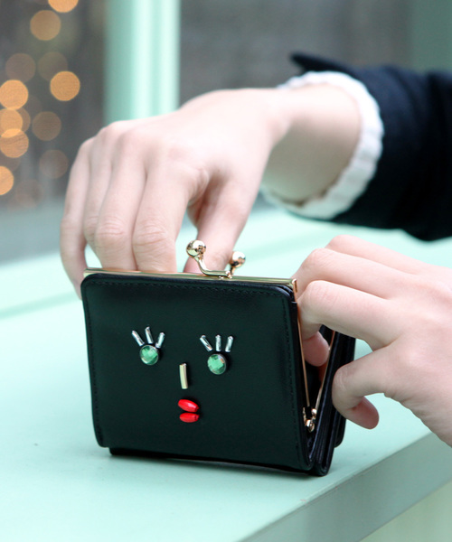 ACCOMMODE(�A�R���f)�̃t�@�j�[�t�F�C�X�~�j�E�H���b�g(���z)