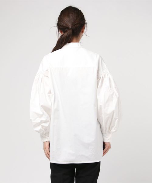 CLANE（クラネ）の「VOLUME SLEEVE PIN TUCK S/H（シャツ/ブラウス・レディース・ホワイト/カーキ・1/2）」の4枚目の写真