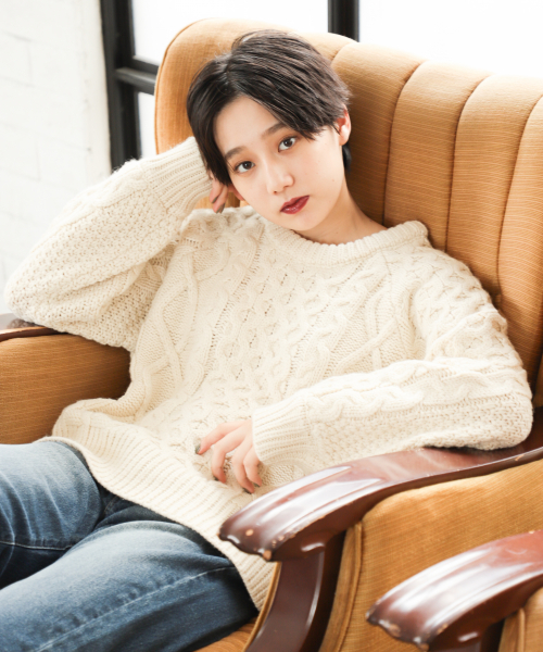 PAGEBOY（ページボーイ）の「ケーブルクルーネックプルオーバー（ニット/セーター・レディース・パープル/オフホワイト/ライトブラウン・FREE）」の4枚目の写真