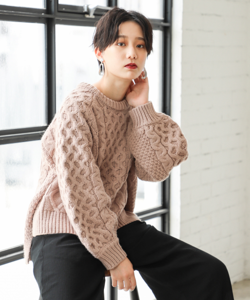 PAGEBOY（ページボーイ）の「ケーブルクルーネックプルオーバー（ニット/セーター・レディース・パープル/オフホワイト/ライトブラウン・FREE）」の8枚目の写真