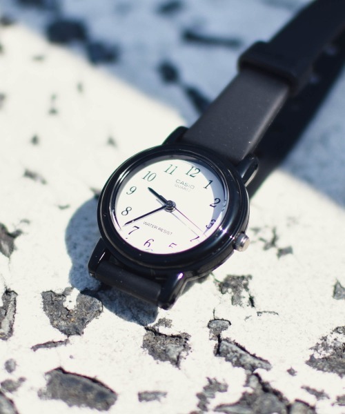 CASIO（カシオ）の「/CASIO（カシオ）/STANDARD ANALOGUE　MINI（アナログ腕時計・レディース・ゴールド/ブラック系その他/ホワイト系その他/ブラック/ホワイト系その他2/ブラック系その他2/ブラック系その他3/ホワイト・FREE）」の2枚目の写真