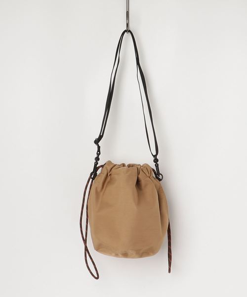 UNIVERSAL OVERALL(ユニバーサルオーバーオール)の「∴WEGO/UNIVERSAL OVERALL別注ナイロン巾着(ショルダーバッグ・メンズ・ブラック/ベージュ・FREE)」の19枚目の写真