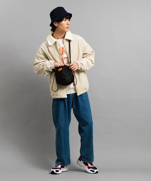 UNIVERSAL OVERALL(ユニバーサルオーバーオール)の「∴WEGO/UNIVERSAL OVERALL別注ナイロン巾着(ショルダーバッグ・メンズ・ブラック/ベージュ・FREE)」の4枚目の写真