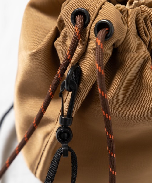 UNIVERSAL OVERALL(ユニバーサルオーバーオール)の「∴WEGO/UNIVERSAL OVERALL別注ナイロン巾着(ショルダーバッグ・メンズ・ブラック/ベージュ・FREE)」の12枚目の写真