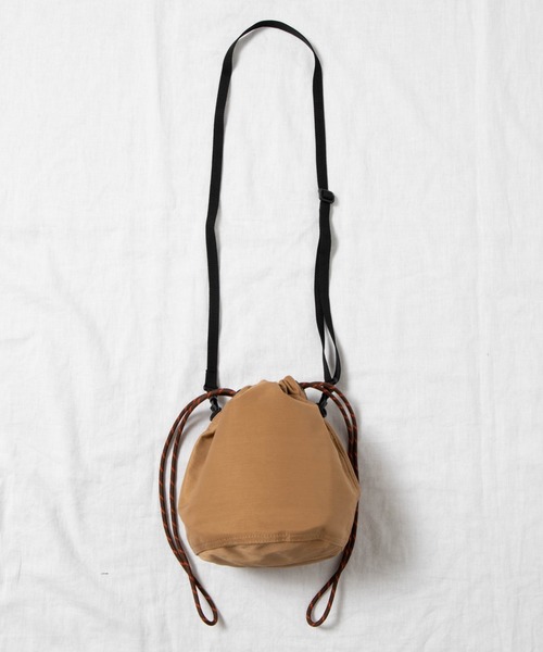 UNIVERSAL OVERALL(ユニバーサルオーバーオール)の「∴WEGO/UNIVERSAL OVERALL別注ナイロン巾着(ショルダーバッグ・メンズ・ブラック/ベージュ・FREE)」の13枚目の写真