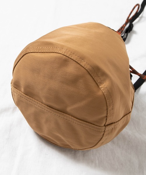 UNIVERSAL OVERALL(ユニバーサルオーバーオール)の「∴WEGO/UNIVERSAL OVERALL別注ナイロン巾着(ショルダーバッグ・メンズ・ブラック/ベージュ・FREE)」の15枚目の写真