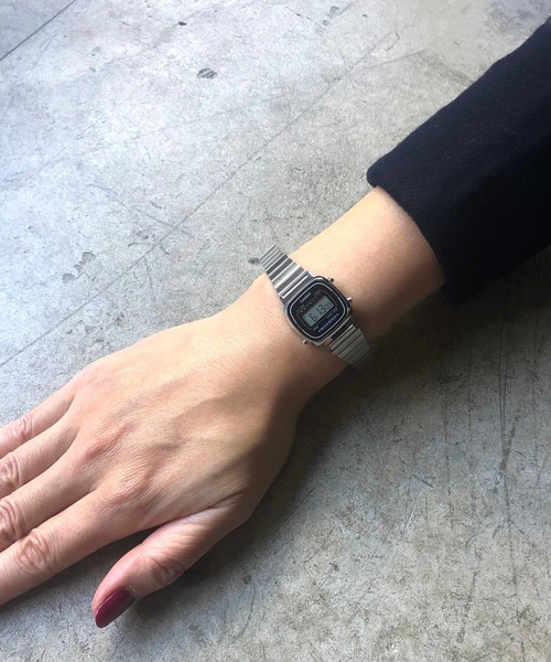 CASIO(カシオ)の「CASIO: カシオ:LA-670WA チープカシオ 腕時計 スタンダード(デジタル腕時計・レディース・シルバー/シルバー×ブラック/シルバー系/シルバー系1・FREE)」の5枚目の写真