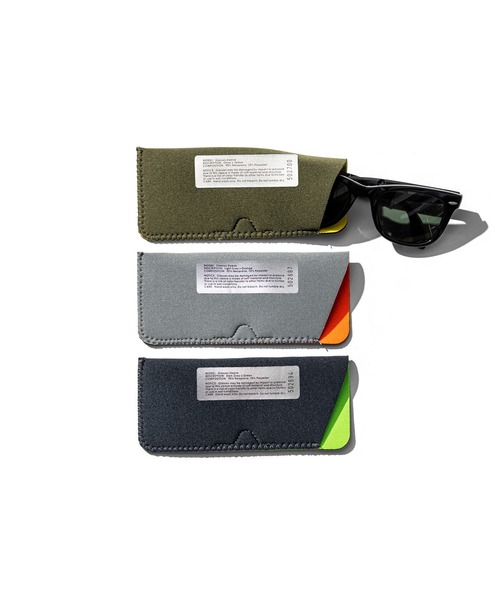 PUEBCO(プエブコ)の「GLASSES SLEEVE(メガネ・メンズ・ライトグレー/オリーブ/ダークグレー・ONE SIZE)」の2枚目の写真