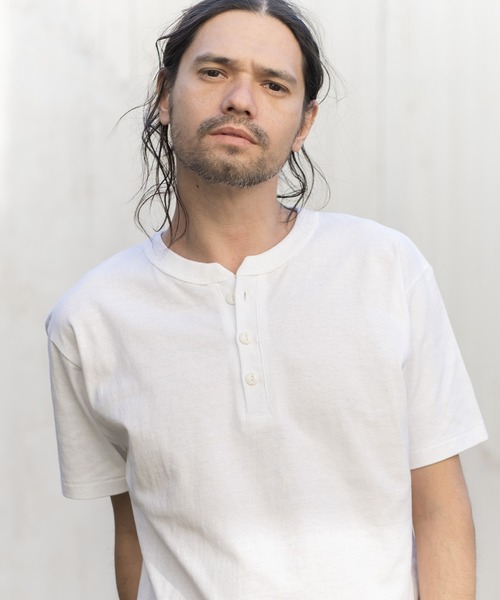 CAMBIO（カンビオ）の「mt6399-Henley Neck Tee Tシャツ（Tシャツ/カットソー・メンズ・ホワイト/ブラック/グレー/インディゴブルー/スミクロ・S/M/L/XL）」の2枚目の写真