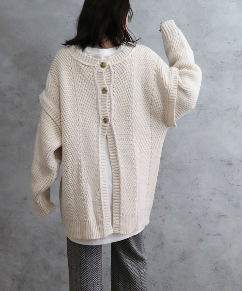 Riberry（リベリー）の「バックボタンニット（ニット/セーター・レディース・チャコールグレー/ブラック/ベージュ/オフホワイト/カーキ・MEDIUM）」の2枚目の写真