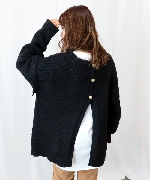 Riberry（リベリー）の「バックボタンニット（ニット/セーター・レディース・チャコールグレー/ブラック/ベージュ/オフホワイト/カーキ・MEDIUM）」の3枚目の写真