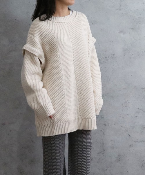 Riberry（リベリー）の「バックボタンニット（ニット/セーター・レディース・チャコールグレー/ブラック/ベージュ/オフホワイト/カーキ・MEDIUM）」の6枚目の写真