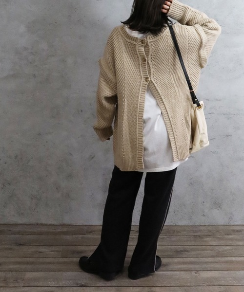 Riberry（リベリー）の「バックボタンニット（ニット/セーター・レディース・チャコールグレー/ブラック/ベージュ/オフホワイト/カーキ・MEDIUM）」の14枚目の写真