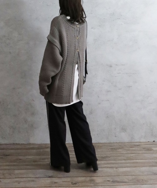 Riberry（リベリー）の「バックボタンニット（ニット/セーター・レディース・チャコールグレー/ブラック/ベージュ/オフホワイト/カーキ・MEDIUM）」の17枚目の写真