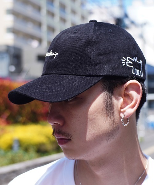 Keith Haring(キース・ヘリング)の「【Keith Haring/キースヘリング】刺繍 ローキャップ(キャップ・メンズ・グレー系その他/チャコールグレー/ネイビー/ベージュ/ブラック/ブラック系その他/ホワイト/ブラック系その他2/ブラック系その他3/ベージュ系その他/ベージュ系その他2/ホワイト系その他2/ホワイト系その他3/ブルー系その他/ブラック系その他4/グレー系その他2/ベージュ系その他3/ホワイト系その他/ブラック系その他5/ベージュ系その他4/ベージュ系その他5/ブルー・FREE)」の8枚目の写真