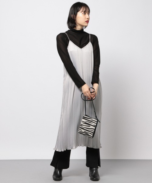 PAGEBOY（ページボーイ）の「サテンプリーツキャミワンピース（ワンピース・レディース・グレイッシュベージュ/ブラウン/ブラック・FREE）」の13枚目の写真