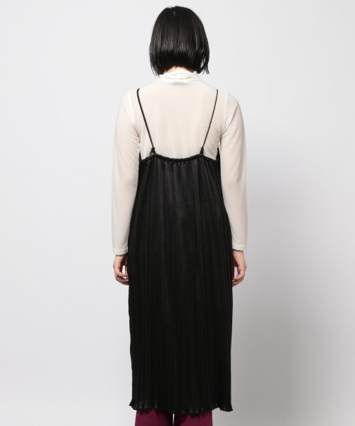 PAGEBOY（ページボーイ）の「サテンプリーツキャミワンピース（ワンピース・レディース・グレイッシュベージュ/ブラウン/ブラック・FREE）」の8枚目の写真
