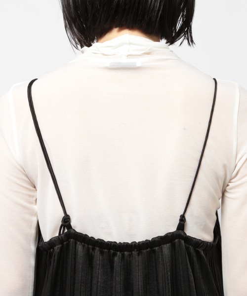 PAGEBOY（ページボーイ）の「サテンプリーツキャミワンピース（ワンピース・レディース・グレイッシュベージュ/ブラウン/ブラック・FREE）」の5枚目の写真