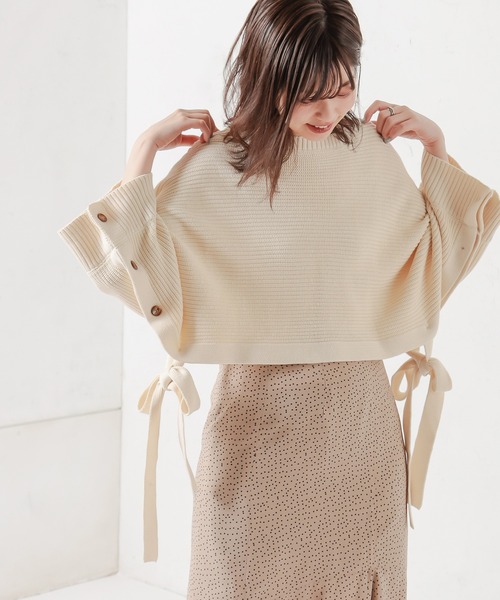 natural couture（ナチュラルクチュール）の「【WEB限定カラー有り】ベストにもなるリボン2WAYポンチョ（ベスト・レディース・ブラック/ベージュ/ブルー/アイボリー・FREE）」の2枚目の写真