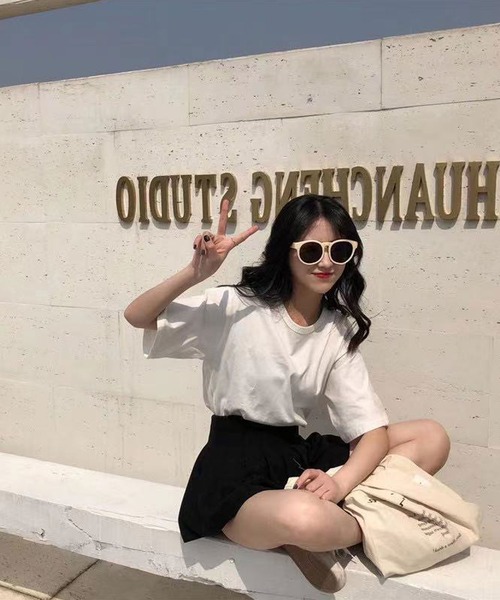 Newlyme(ニューリーミー)の「バックツイストカットトップス(Tシャツ/カットソー・レディース・ホワイト/ブラック・MEDIUM/LARGE)」の8枚目の写真