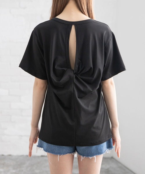 Newlyme(ニューリーミー)の「バックツイストカットトップス(Tシャツ/カットソー・レディース・ホワイト/ブラック・MEDIUM/LARGE)」の14枚目の写真