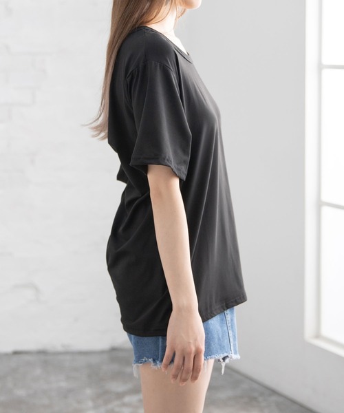 Newlyme(ニューリーミー)の「バックツイストカットトップス(Tシャツ/カットソー・レディース・ホワイト/ブラック・MEDIUM/LARGE)」の15枚目の写真