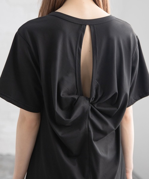 Newlyme(ニューリーミー)の「バックツイストカットトップス(Tシャツ/カットソー・レディース・ホワイト/ブラック・MEDIUM/LARGE)」の18枚目の写真