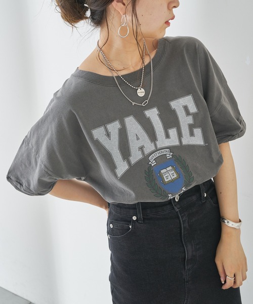 Chico（チコ）の「YALEカレッジロゴプリントTシャツ（Tシャツ/カットソー・レディース・パープル/ネイビー/チャコールグレー/ホワイト・FREE）」の2枚目の写真