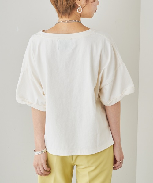 Chico（チコ）の「YALEカレッジロゴプリントTシャツ（Tシャツ/カットソー・レディース・パープル/ネイビー/チャコールグレー/ホワイト・FREE）」の16枚目の写真