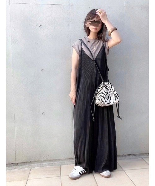 SUGAR BISKET（シュガービスケット）の「カットオフプリーツサロペット（サロペット/オーバーオール・レディース・グレイッシュベージュ/ブラウン/ブラック/ミント/ピンク・M/L）」の15枚目の写真