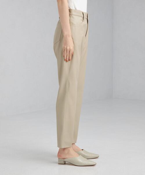 green label relaxing（グリーンレーベルリラクシング）の「フェイクレザー フレア パンツ（その他パンツ・レディース・ベージュ/ブラック・36/38）」の6枚目の写真