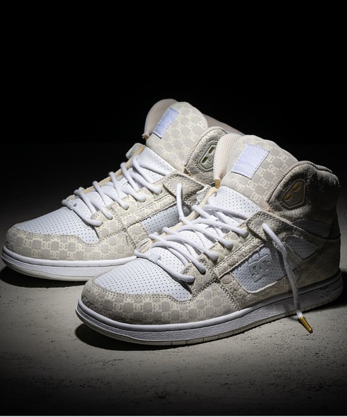 DC SHOES（ディーシーシューズ）の「PURE HIGH-TOP SE/DCハイカットスニーカー（スニーカー・メンズ・ブラック/ホワイト・23.5cm/29cm/25.5cm/25cm/23cm/28.5cm/26cm/28cm/26.5cm/27cm）」の2枚目の写真